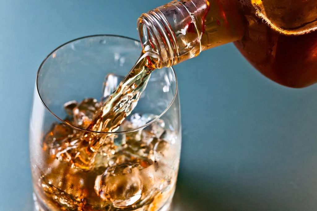 pouring-rum (1)